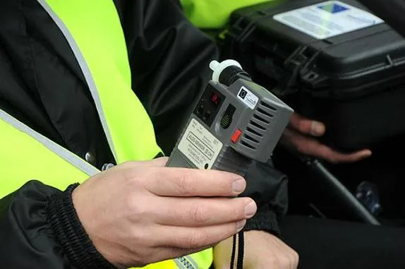 Motorowerzysta z ponad 4 promilami zatrzymany przez policjantkę po służbie