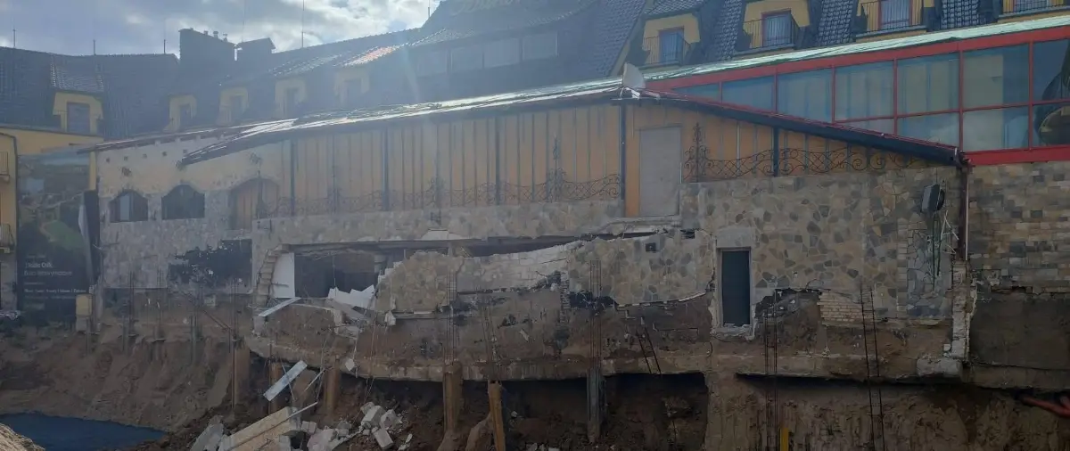 Zawalenie ściany budynku hotelowego w Olsztynie