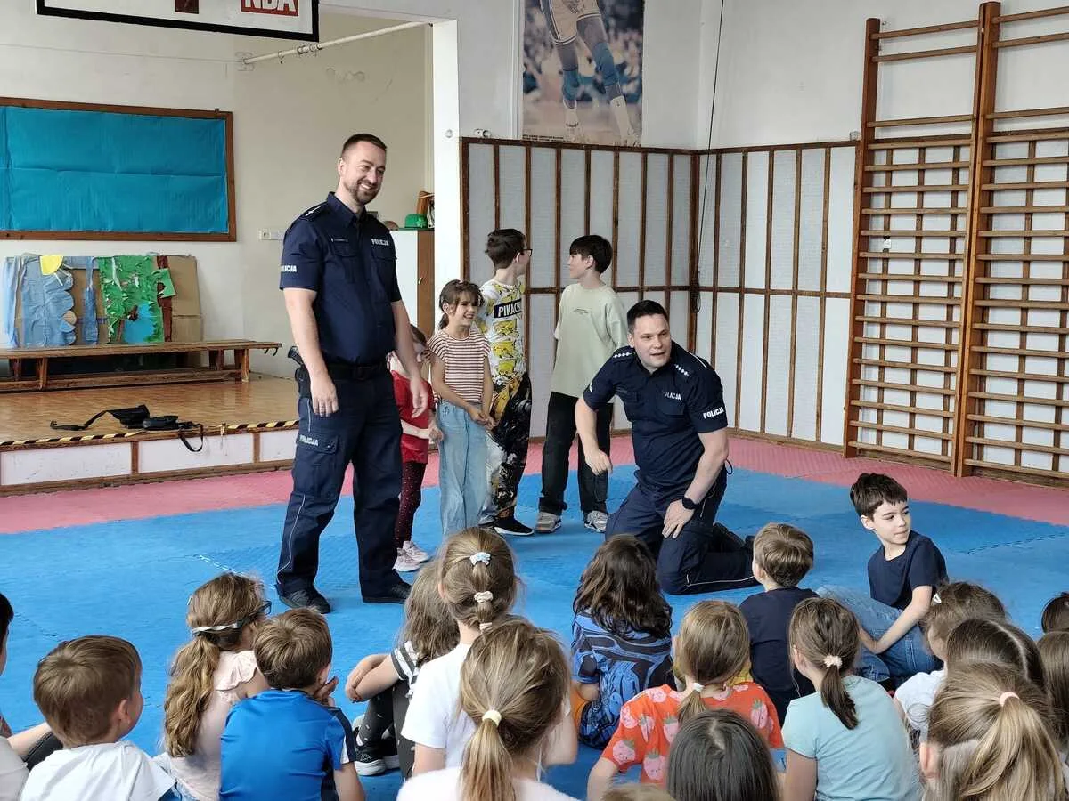Spotkania dzielnicowych z dziećmi - nauka przez zabawę